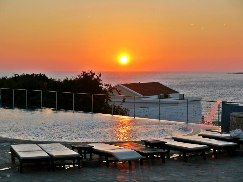 Theo Sunset Bay Hotel คีสซอนเนกา ภายนอก รูปภาพ